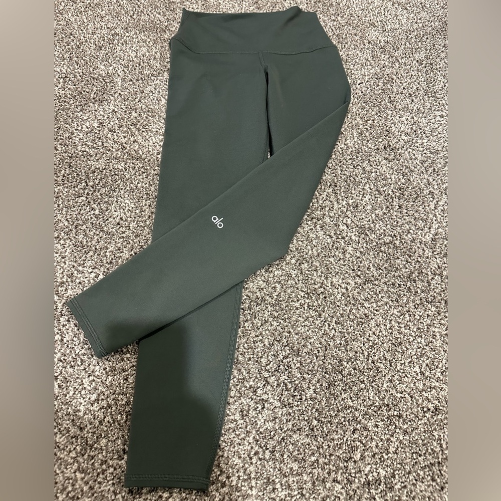 Women’s XS Alo High waisted leggings Olive green style# 87370